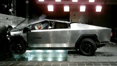 Elon Musk ia la mișto cumpărătorii de Cybertruck după ce a mărit prețul la Tesla cu 10.000 de dolari în 10 zile