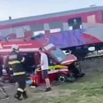 VIDEO. Ambulanta izbita in plin de tren. Mecanicul nu a mai putut conduce si a fost inlocuit