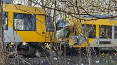 Coliziune frontală între două trenuri în Danemarca: zeci de oameni au ajuns la spital