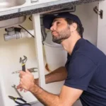 Asigurare cu mester la un apel distanta, lansata in Romania. Interventii in 3-5 ore si tarif sub 8 euro pe luna, cu acoperire pana la 100.000 euro