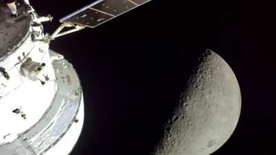 Imagini spectaculoase de lângă Lună! Astronauții Artemis II revin mâine pe Pământ
