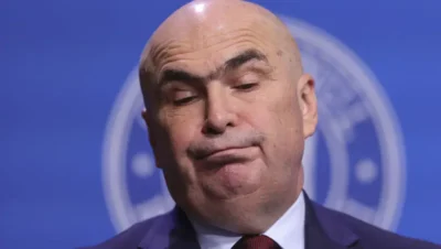 Val de critici dupa tăierea ajutoarelor pentru persoanele cu handicap. Cum se apără Ilie Bolojan