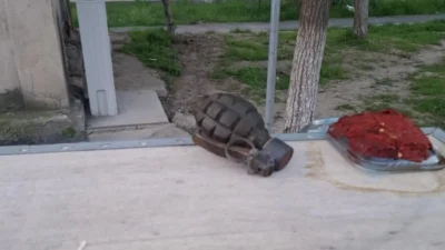 Descoperirea de lângă tomberoane care a scos forțele speciale în stradă: grenadă găsită între blocuri, lângă tomberoane!