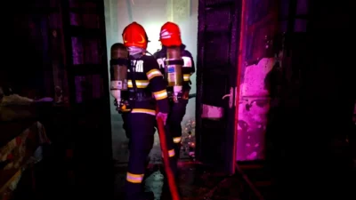 Tragedie fără margini într-un bloc de locuințe: „O mamă și un fiu, morți după ce apartamentul în care se aflau a luat foc”