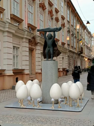 „Ouăle cu picioare” stârnesc controverse la Timișoara