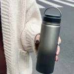 Folosesti sticle reutilizabile sau Stanley cup? Iata cum iti pot afecta digestia daca nu le cureti corect