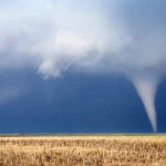 Tornadă neobișnuită lovește Mureșul. Meteorologii avertizează că ne apropiem de sezonul furtunilor de vară