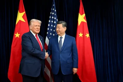 Miza uriașă a întâlnirii Trump–Xi Jinping. Vizita care ține lumea cu sufletul la gură
