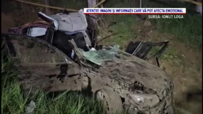 Impact violent în Caraș-Severin! O mașină a ieșit de pe șosea și a rupt o țeavă de gaz. Trei tineri au ajuns la spital