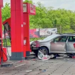Ce a făcut șoferul unei mașini înmatriculate în România după ce a lovit o pompă de alimentare într-o benzinărie din Germania