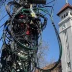 Rețelele de cabluri, vizate în Brașov: operatorii trebuie să le elimine sau să le mascheze