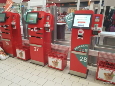Cozi la casele clasice, self-service aproape gol. De ce oamenii aleg varianta mai lentă