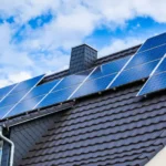 Cum își pot reduce prosumatorii facturile la curent și gaze cu energia proprie