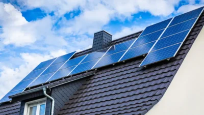 Cum își pot reduce prosumatorii facturile la curent și gaze cu energia proprie