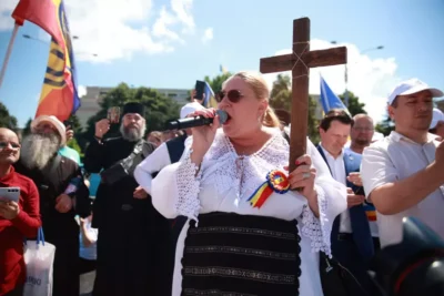 Diana Iovanovici-Șoșoacă: „Țara asta trăiește de prea mult timp în anormalitate. Vă rog să luptați pentru copiii noștri!”