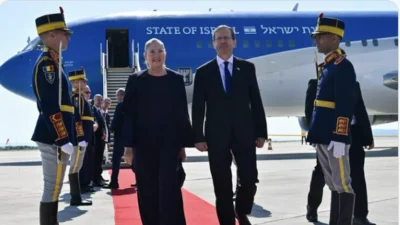 Președintele Israelului a sosit în România pentru „un capitol întunecat din această poveste”: Ce va face Isaac Herzog la Iași și București