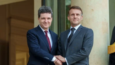 Nicușor Dan pleacă la Paris pentru „Redeșteptarea strategică a Europei” în timp ce agenda sa se suprapune cu discuțiile anunțate cu partidele politice