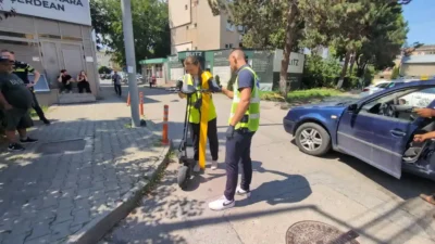 Accident pe Bulevardul Republicii din Alba Iulia. Trotinetist rănit după impactul cu un autoturism