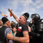 Violențe în Piața Victoriei. Zece jandarmi răniți și 47 de oameni duși la poliție